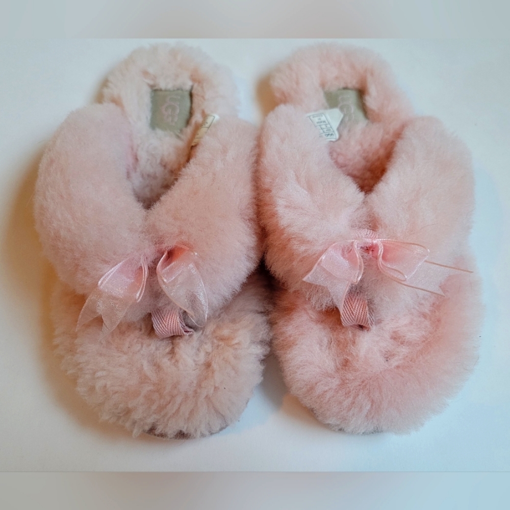 Ugg fluff flip flops, pink, size 5